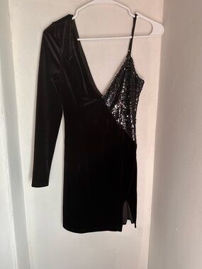 Asymmetrical Black One-Shoulder Sequin Accent Dress